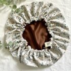 Bonnet de soin en satin fleurs marrons